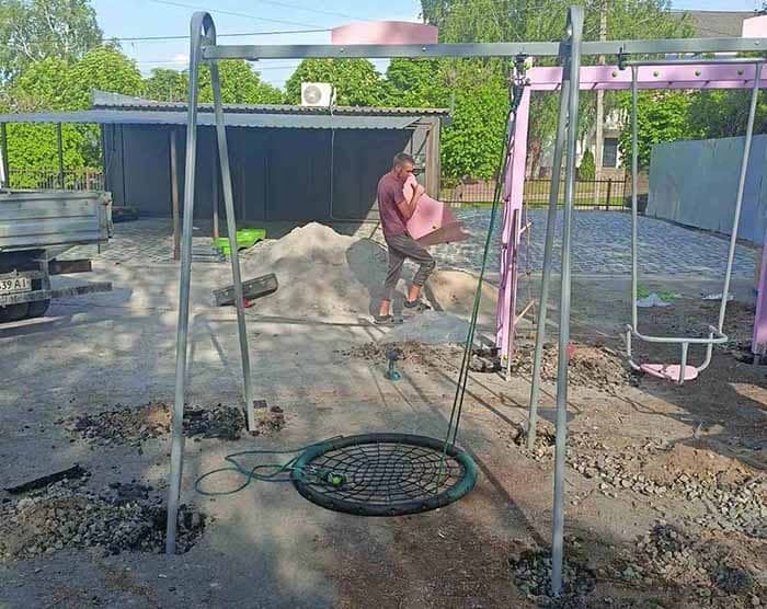 замовити монтаж дитячого майданчика