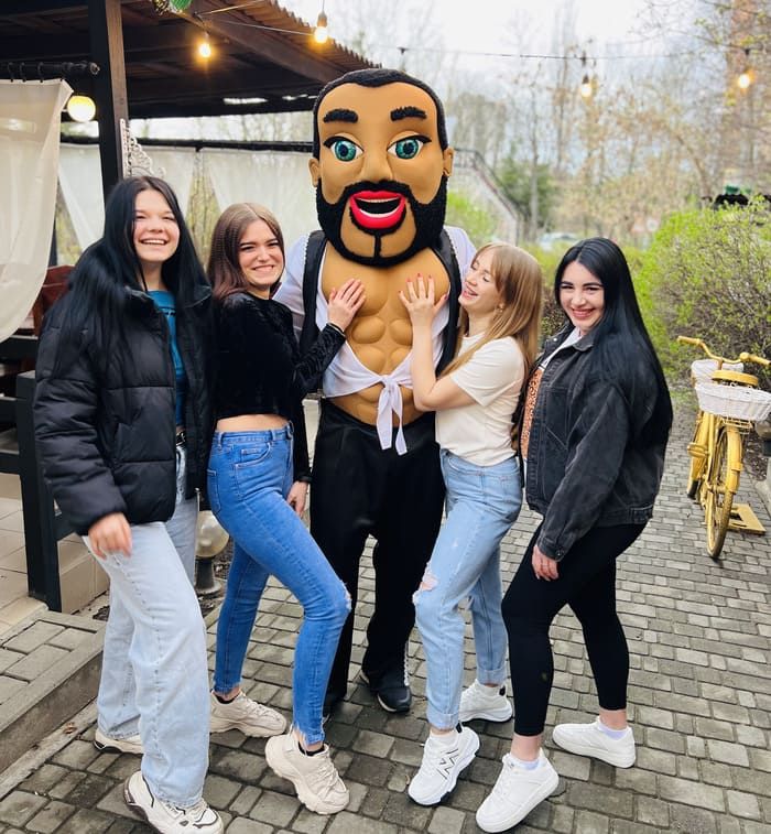 Ляльковий стриптиз на день народження