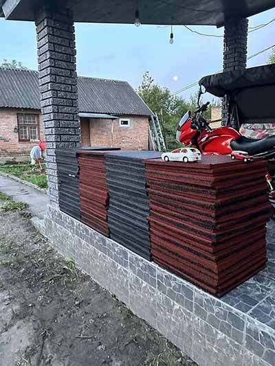 Укладка резиновой плитки. Монтаж резинового покрытия и цена