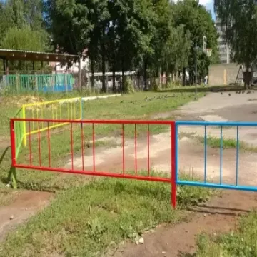 паркани та огорожі