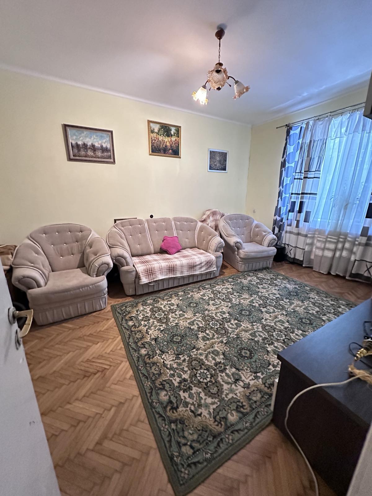 Продається 2 кімнатна квартира в гарному жилому стані у польському будинку центральна частина міста