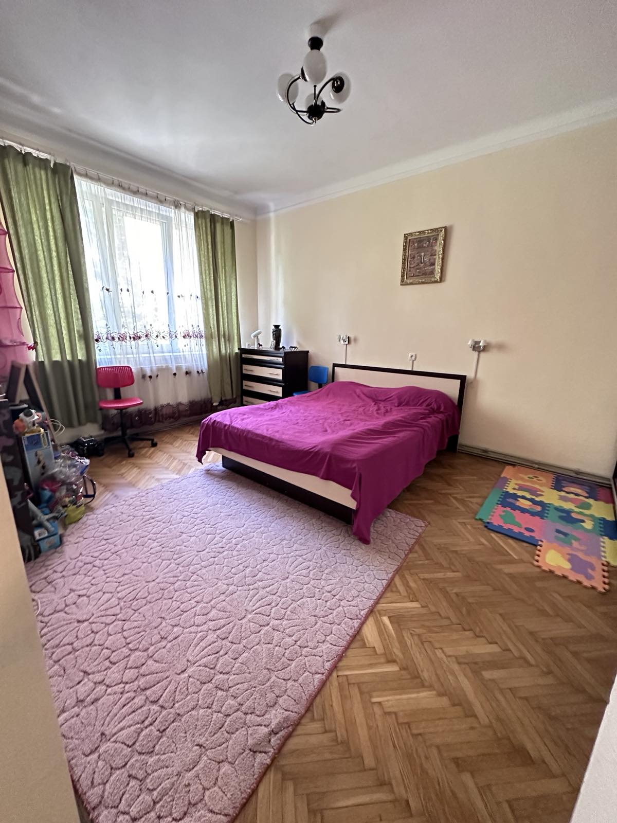 Продається 2 кімнатна квартира в гарному жилому стані у польському будинку центральна частина міста