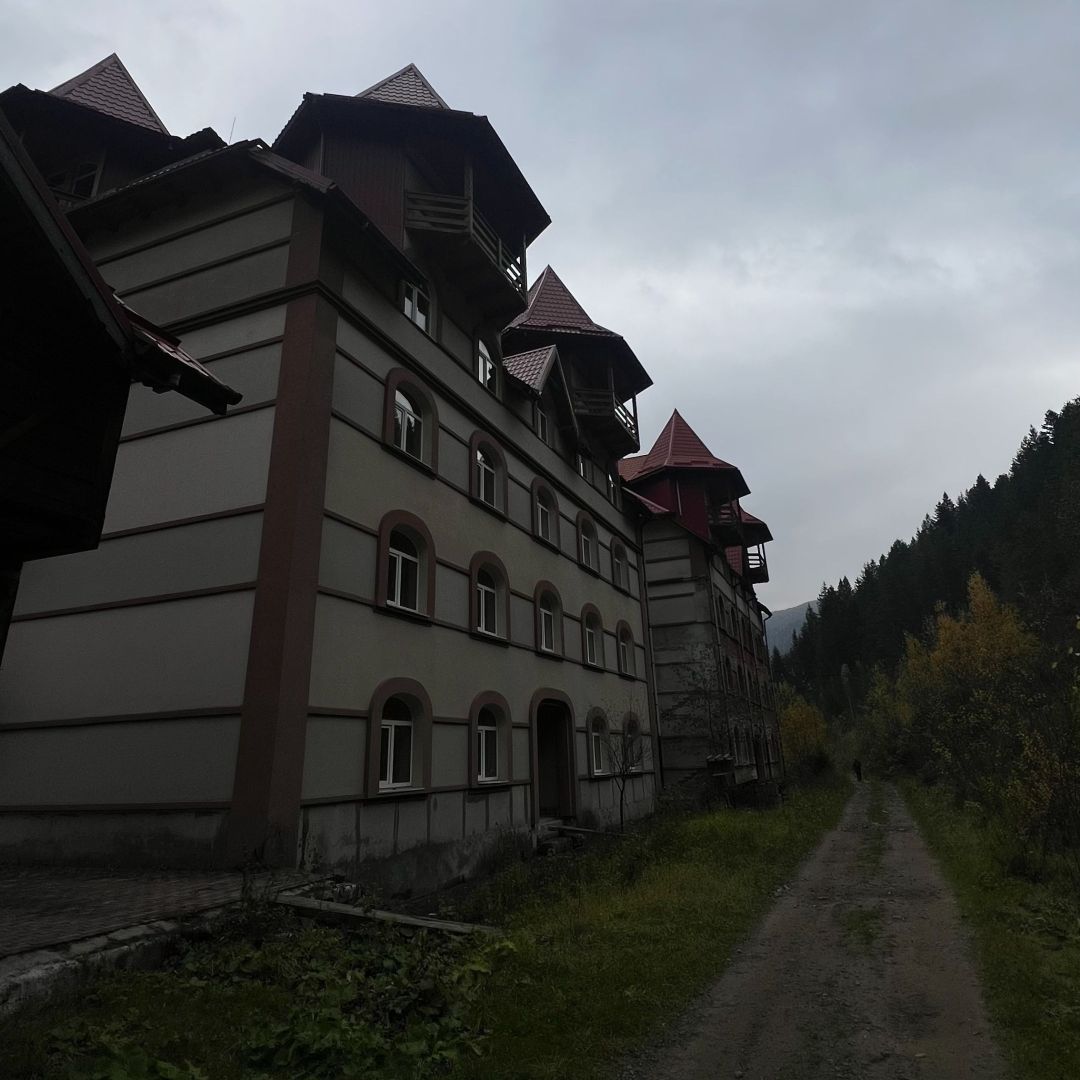 Готельний комплекс у Карпатах Микуличин
