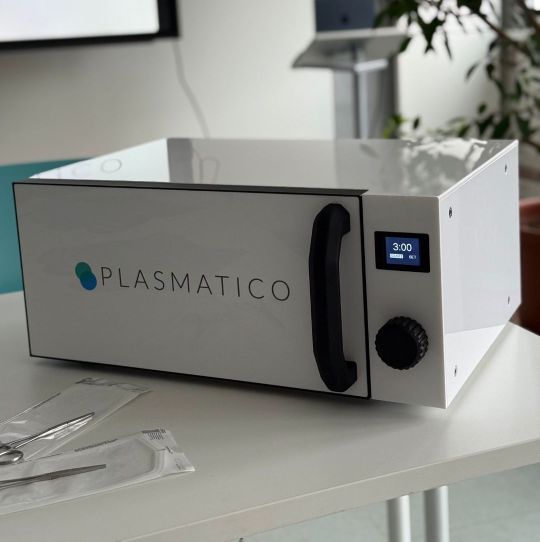 Původní prototyp sterilizační nádoby Plasmatico s hranatou komorou