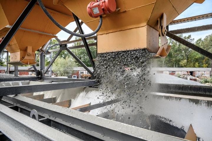 Дозування інертних матеріалів на бетонному заводі