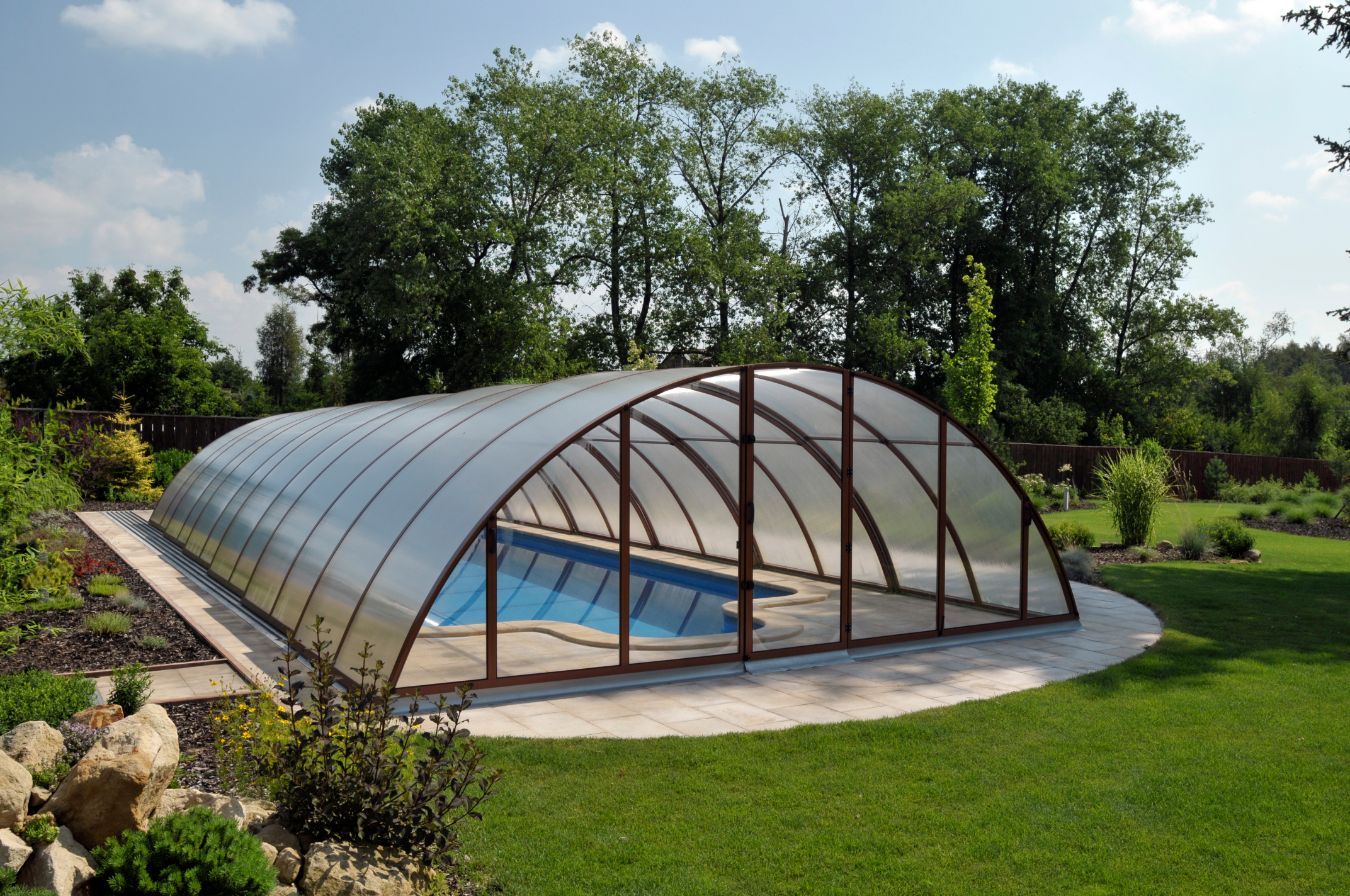 Vysoké zastřešení bazénu