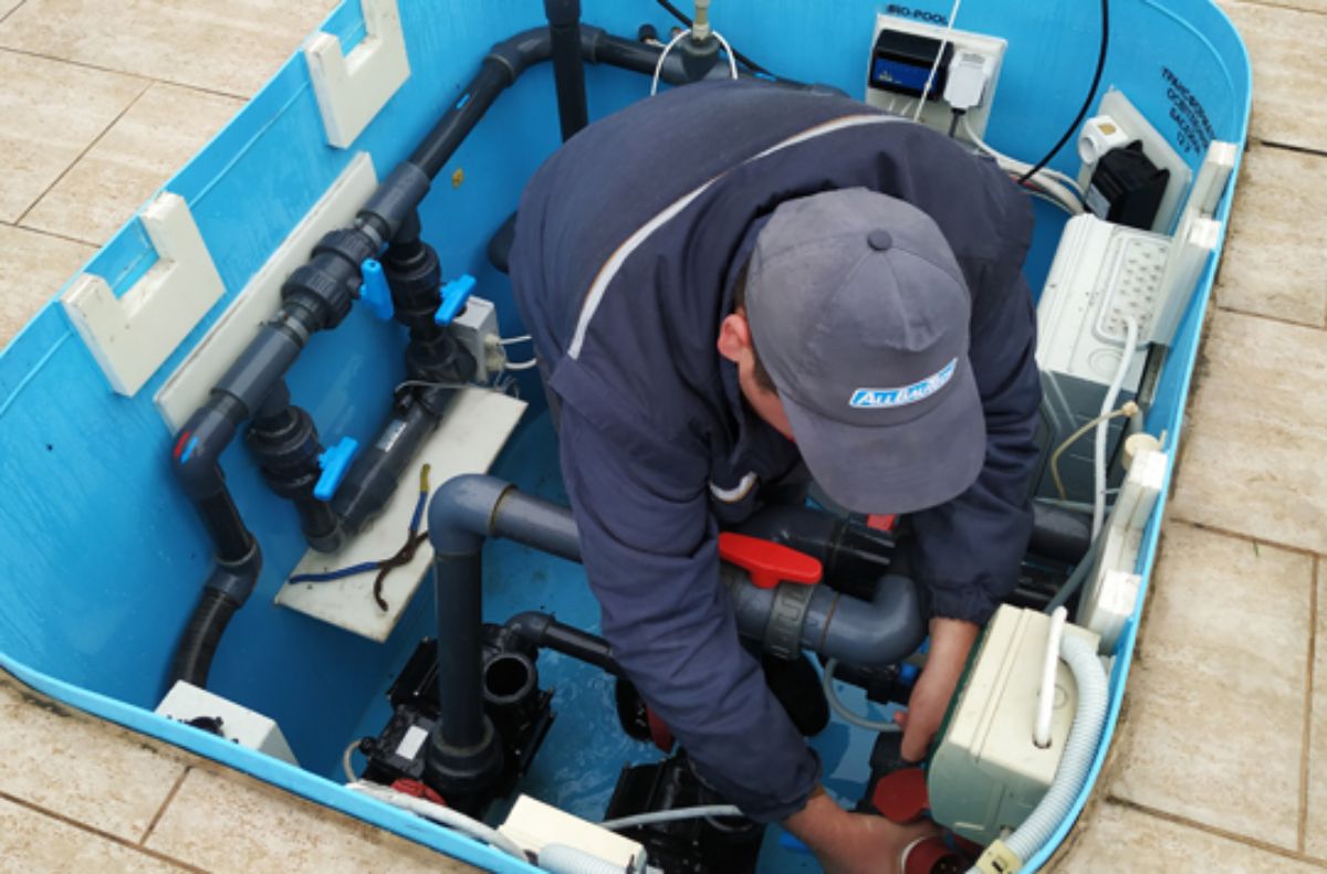 Служба сервисной поддержки - сервисное обслуживание бассейнов (цена)